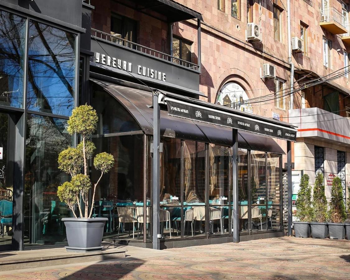 Saryan Hotel Yerevan Exterior photo