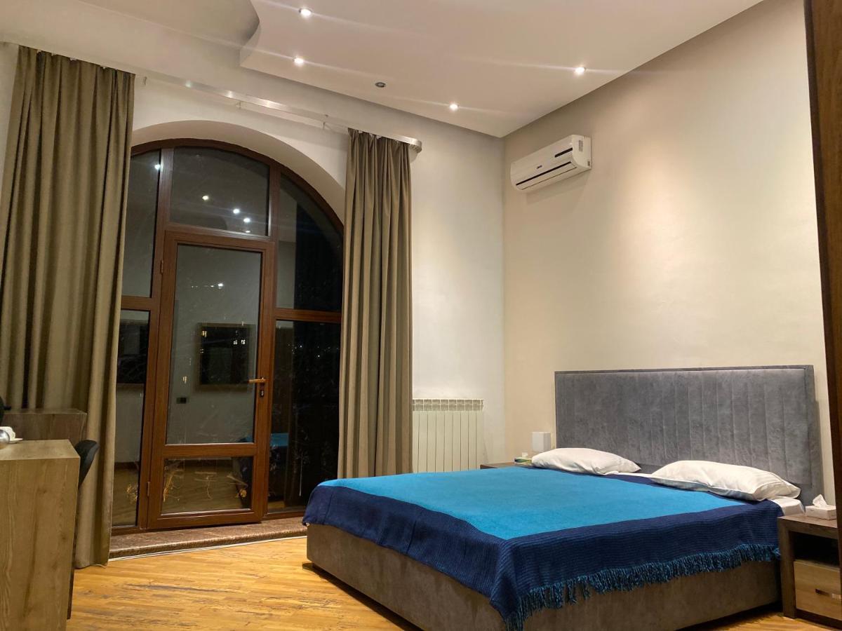 Saryan Hotel Yerevan Exterior photo