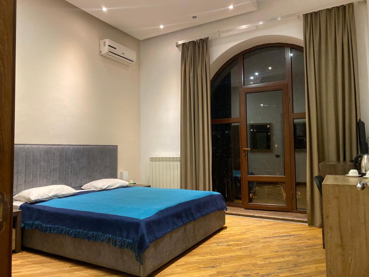 Saryan Hotel Yerevan Exterior photo