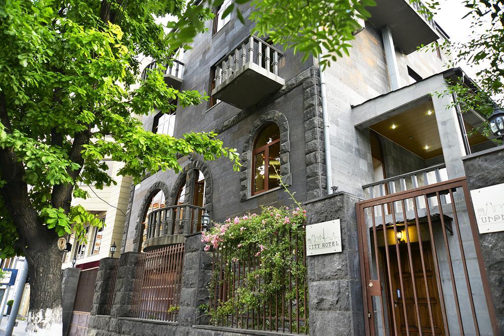 Saryan Hotel Yerevan Exterior photo