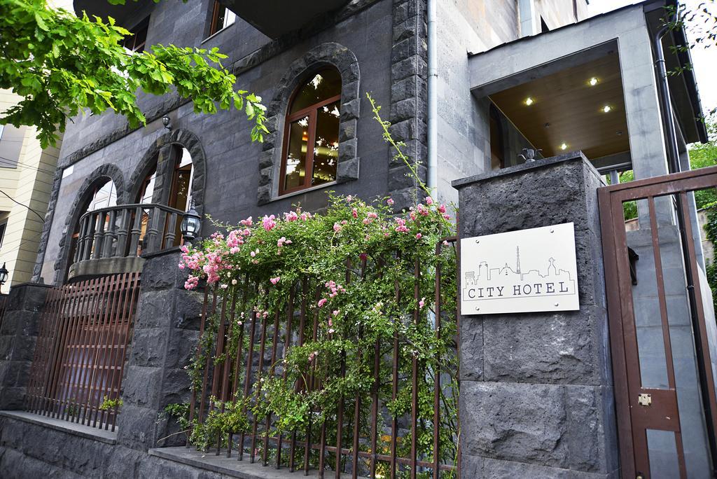 Saryan Hotel Yerevan Exterior photo