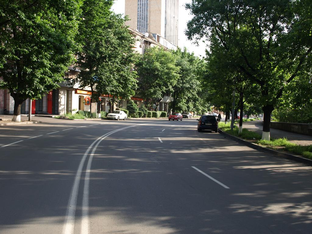 Saryan Hotel Yerevan Exterior photo