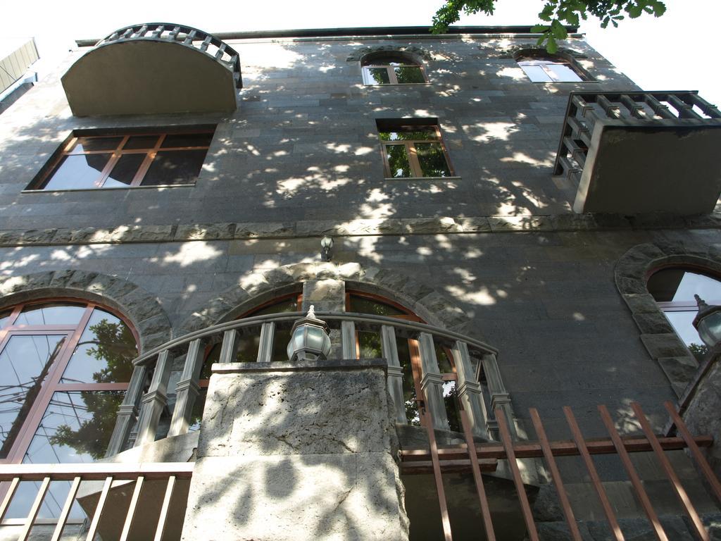 Saryan Hotel Yerevan Exterior photo