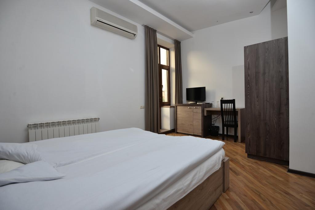 Saryan Hotel Yerevan Exterior photo