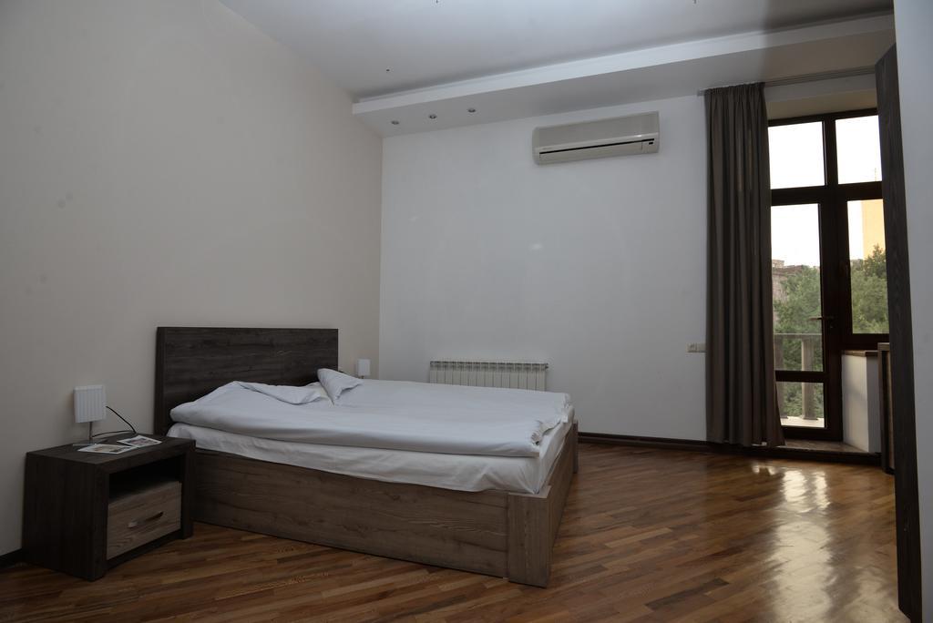 Saryan Hotel Yerevan Exterior photo