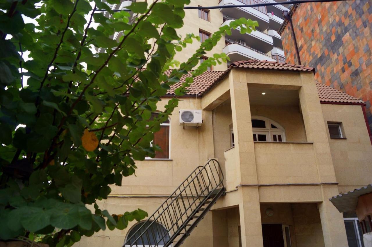 Saryan Hotel Yerevan Exterior photo