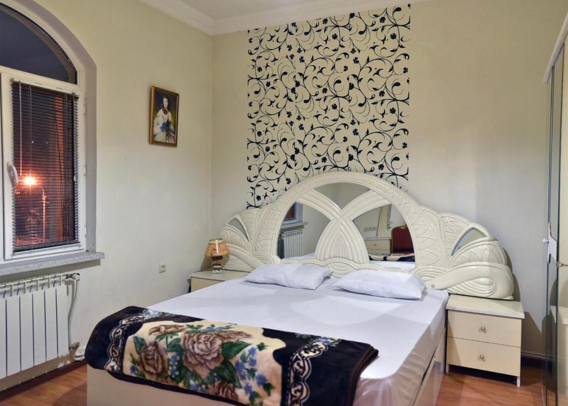 Saryan Hotel Yerevan Exterior photo