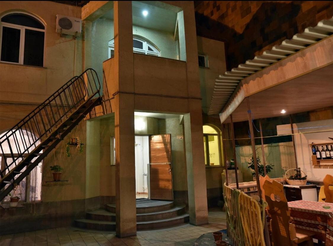 Saryan Hotel Yerevan Exterior photo