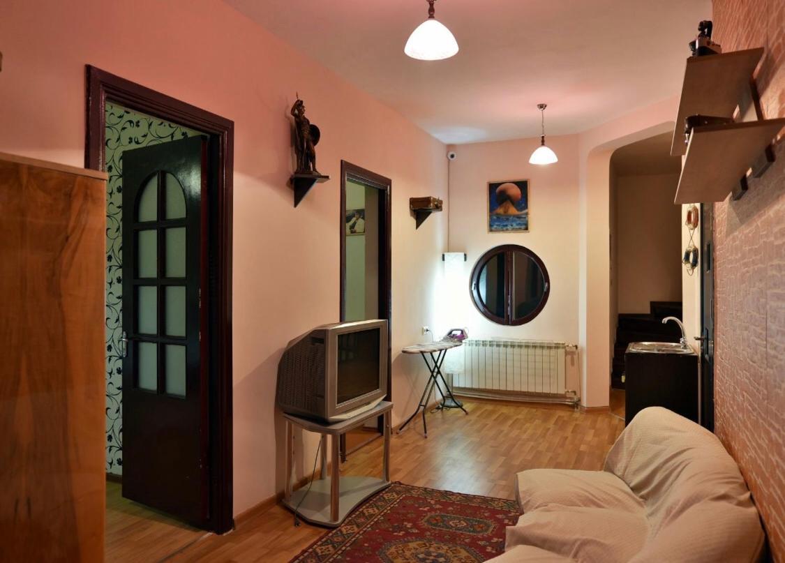Saryan Hotel Yerevan Exterior photo