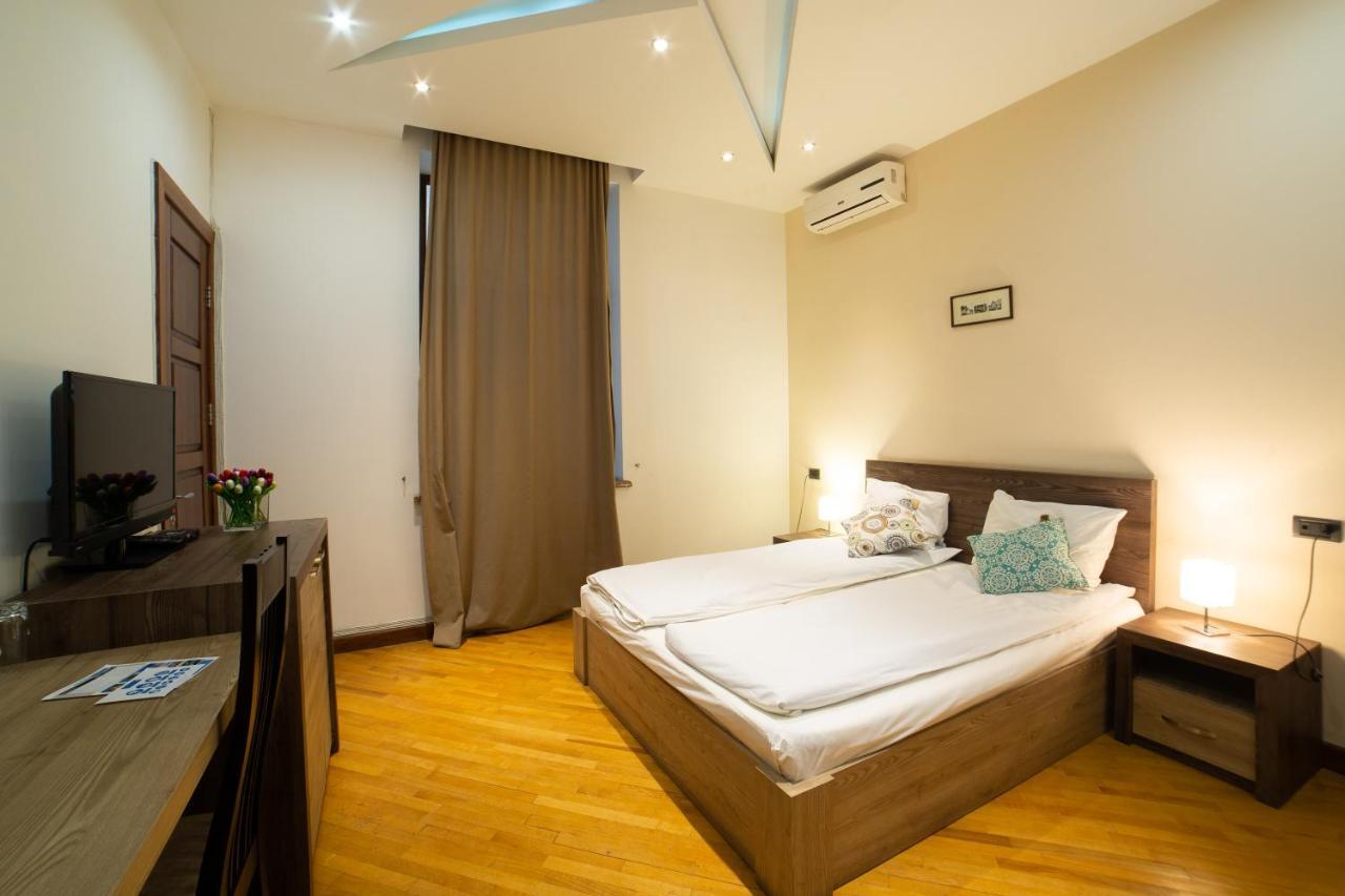 Saryan Hotel Yerevan Exterior photo