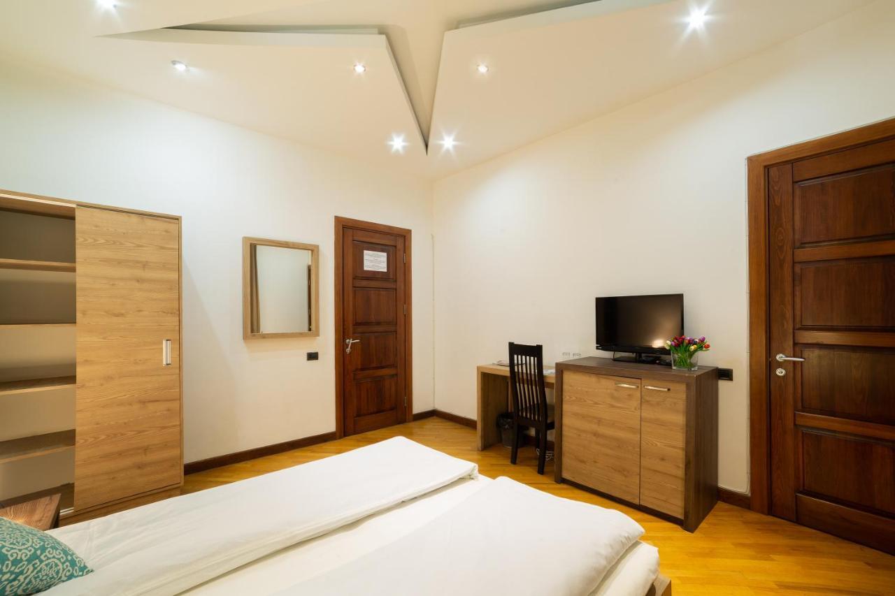 Saryan Hotel Yerevan Exterior photo