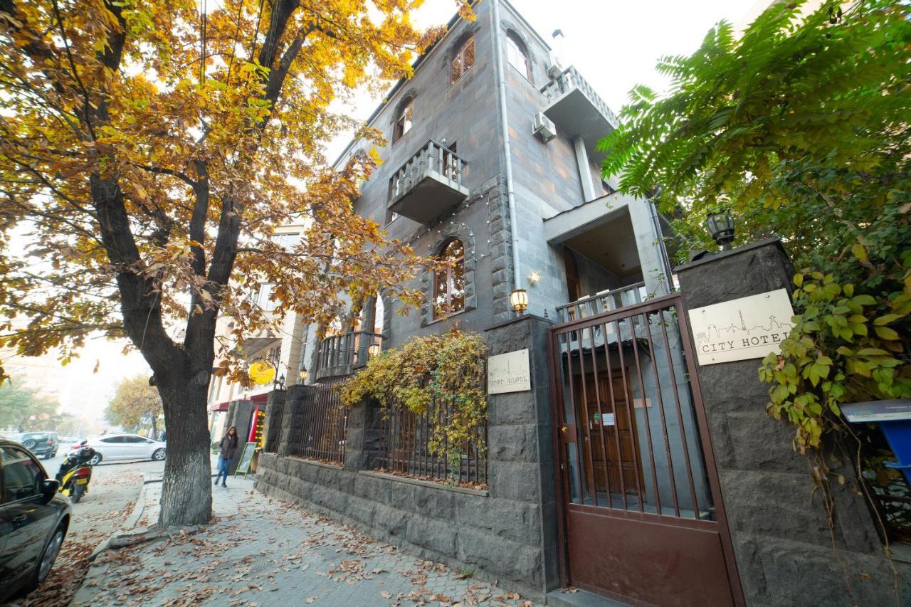 Saryan Hotel Yerevan Exterior photo