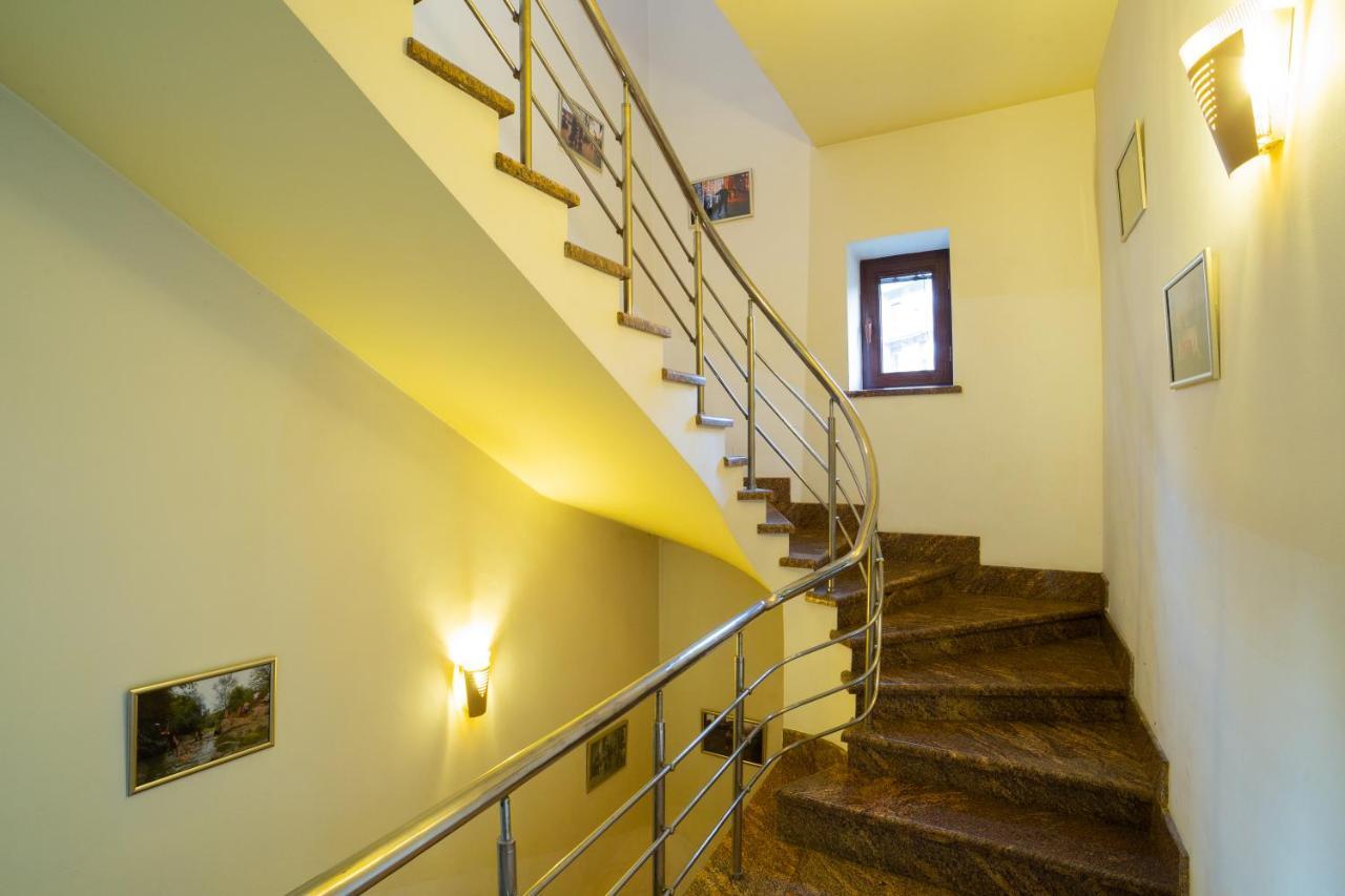 Saryan Hotel Yerevan Exterior photo