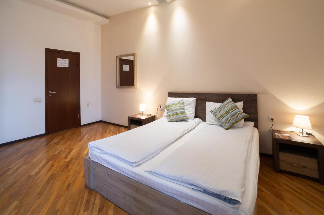 Saryan Hotel Yerevan Exterior photo