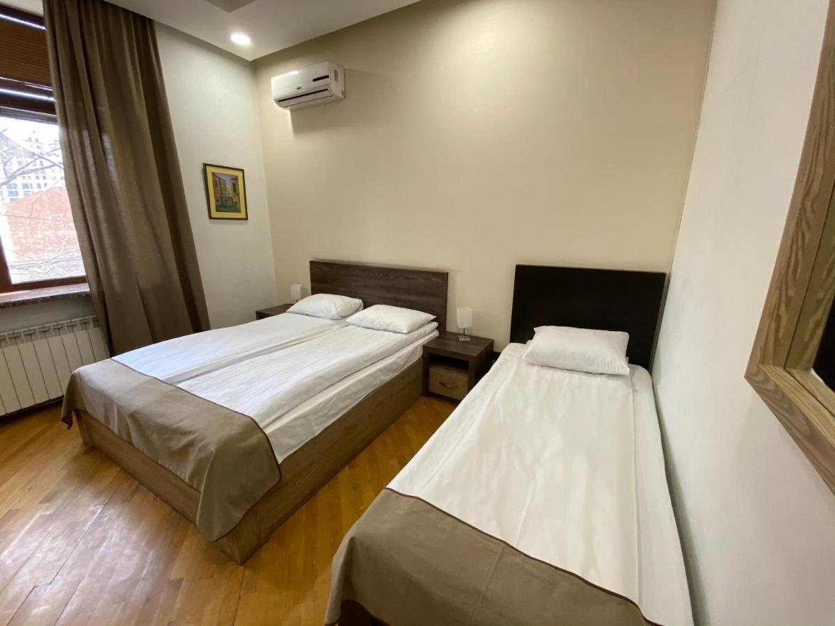 Saryan Hotel Yerevan Exterior photo