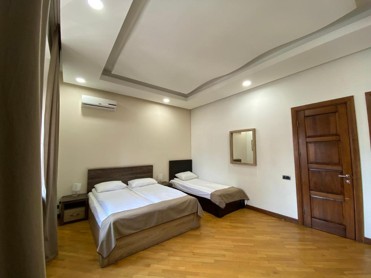 Saryan Hotel Yerevan Exterior photo